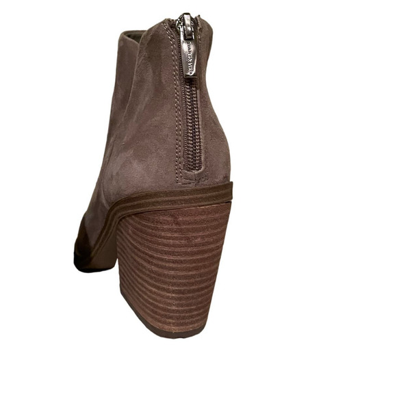 Vince Camuto Gigietta Boot Block Heel Ankle Bootie Taupe Suede Boots - Picture 5 of 7